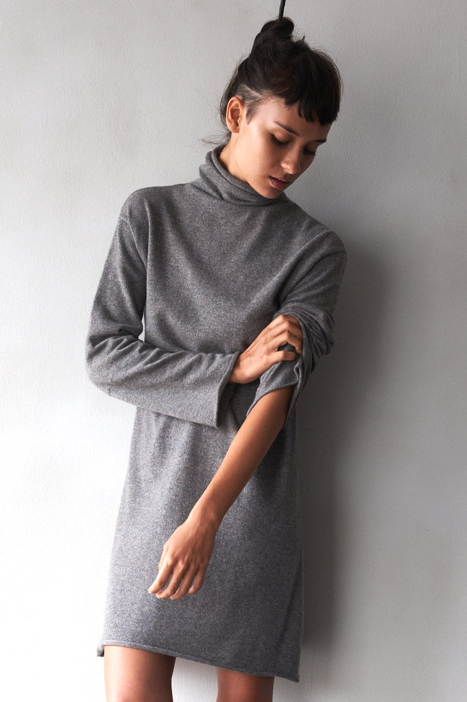 Mid-Weight Cashmere Turtle-Neck Sweater Dress M / Gobi Mid-Weight Cashmere Turtle-Neck Sweater Dress M / Gobi