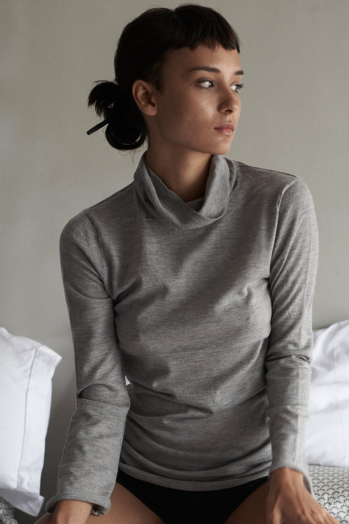 Superfine Cashmere Turtle-Neck  Women's Clothing